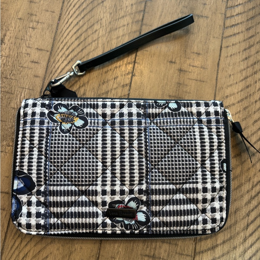 Brand New Vera Bradley Wristlet